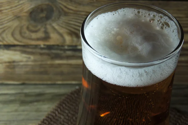 Light bier in glas — Stockfoto