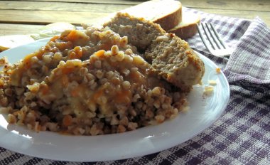 Buğday lapası ile tavuk