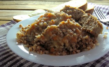 Buğday lapası ile tavuk