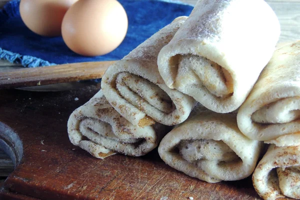 Ruwe pannenkoeken, ei — Stockfoto