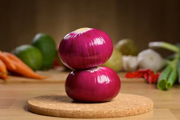 Red onion bulb on the wooden background — Stock Photo, Image