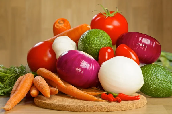 Bunch of fresh vegetables on a wooden board — Stock Photo, Image