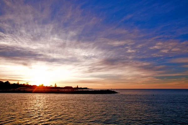 Pôr do sol sobre o mar Imagem De Stock