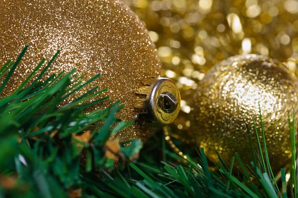 Χριστούγεννα μπάλες με πράσινο δέντρο έλατου-υποκατάστημα — Φωτογραφία Αρχείου