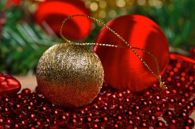 Noel topları kırmızı