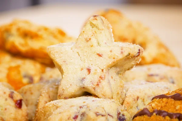 Рождественское сахарное печенье в форме звезды — стоковое фото