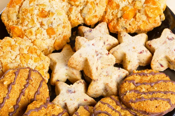 Variété de biscuits sur table en bois — Photo