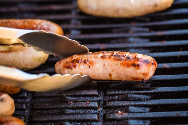 Carne alla brace e salsicce di maiale — Foto Stock