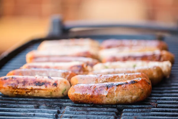 Carne alla brace e salsicce di maiale — Foto Stock