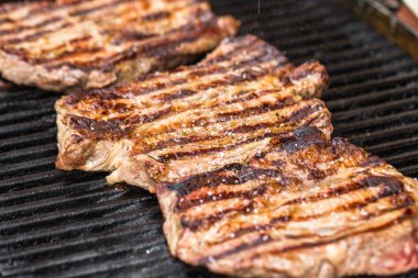 Spatula ile ızgara veya Barbekü sığır eti biftek