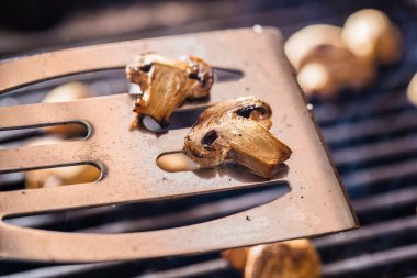 Izgara champignon kafamız spatula
