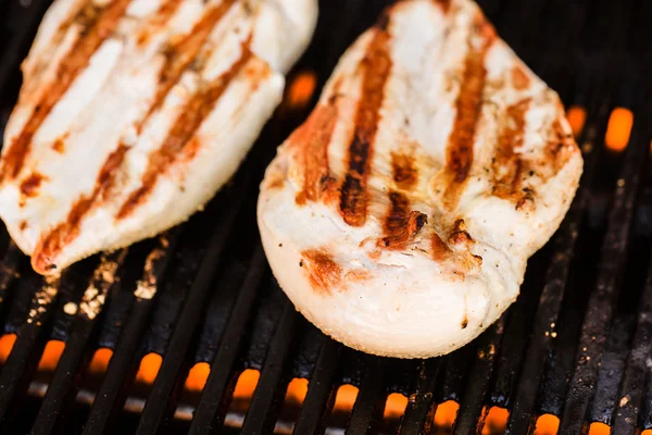 Grilled chicken breast fillets on BBQ — Stock Photo, Image