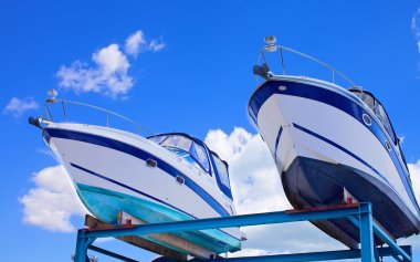 Tersane üzerinde Motorlu kayak sandallar