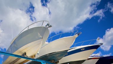 Tersane üzerinde Motorlu kayak sandallar