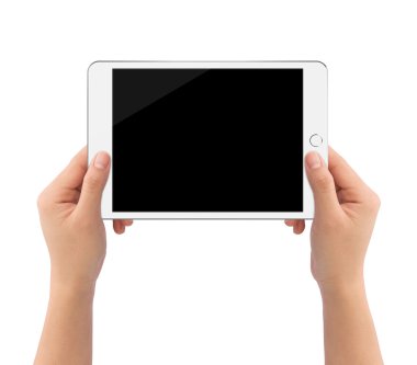 Beyaz tablet içindeki beyaz kırpma yolu üzerinde izole tutan el