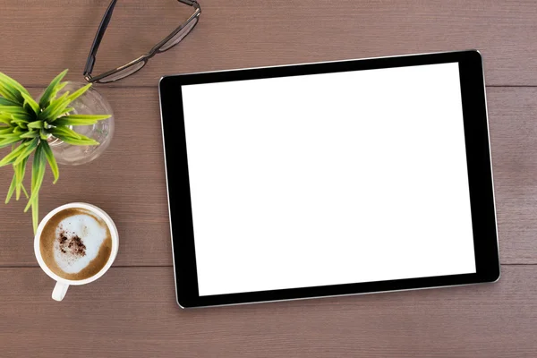 テーブル トップ ビューで黒いタブレット白画面 — ストック写真