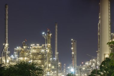 Petrol rafineri sanayi gece çekimi
