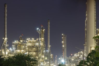 Petrol rafineri sanayi gece çekimi