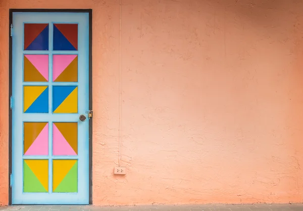 Viejo envejecido colorido de puerta y pared — Foto de Stock