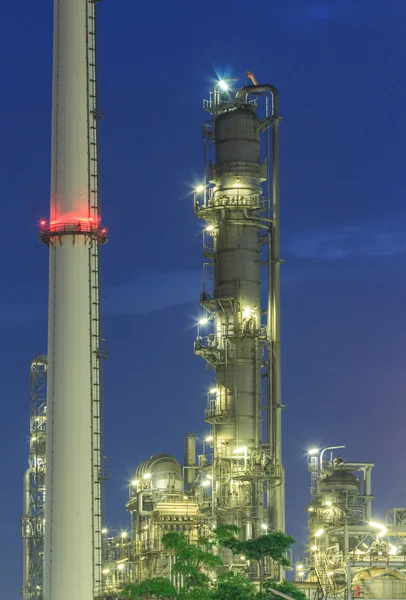 Oil refinery tower, industrial — Stock Photo, Image