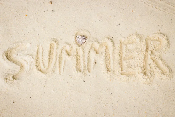 Tekst liefde zomer op wit zand strand — Stockfoto