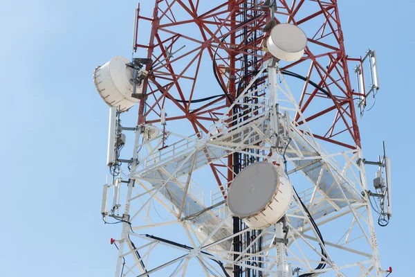 Satellite dish telecom tower on blue sky background — Stock Photo, Image