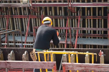 İnşaat alanında çalışan işçiler