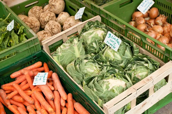 Legumes frescos ar o mercado ao ar livre — Fotografia de Stock