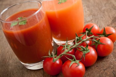  havuç ve domates taze meyve suyu