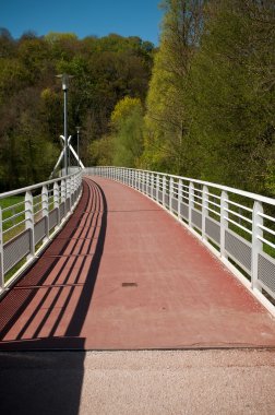 Metalik asma köprü