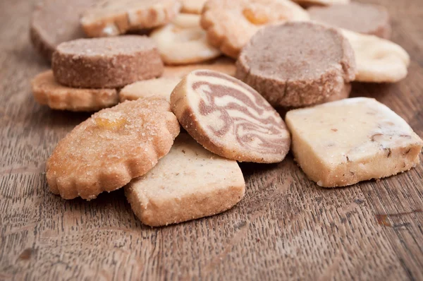 Galletas alsacianas sobre fondo de madera — Foto de Stock