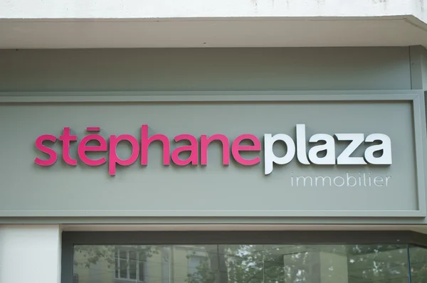 "stephane Plaza "la agencia inmobiliaria francesa — Foto de Stock