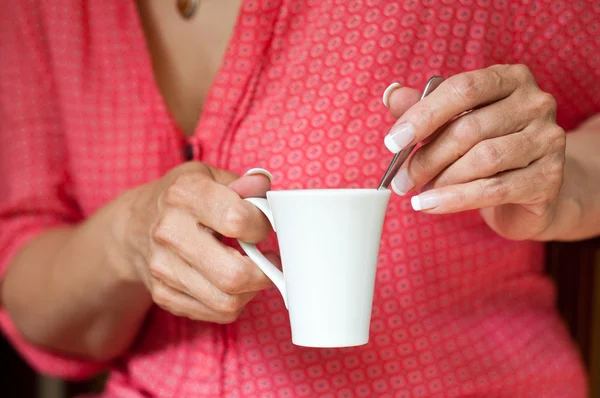 Woman hand with cup of coffee — Stock Photo, Image
