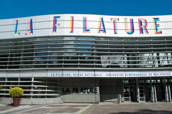 A entrada da frente para a sala de espetáculos e local de eventos - "La filature " — Fotografia de Stock