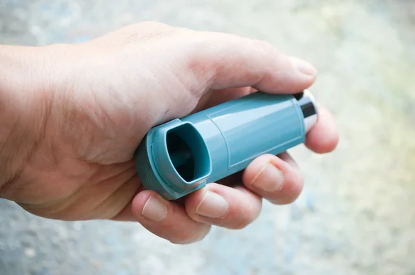 Closeup of hand with asthma aerosol — Stock Photo, Image