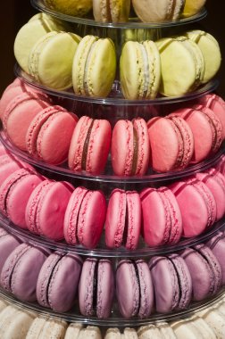 Piramit showroom şekillendirme macarons