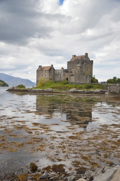 Eilean donan castle in the highlands in Scotland — Stock Photo, Image