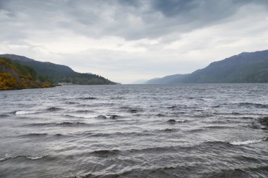 Loch ness Gölü bulutlu - Highlands - İskoçya