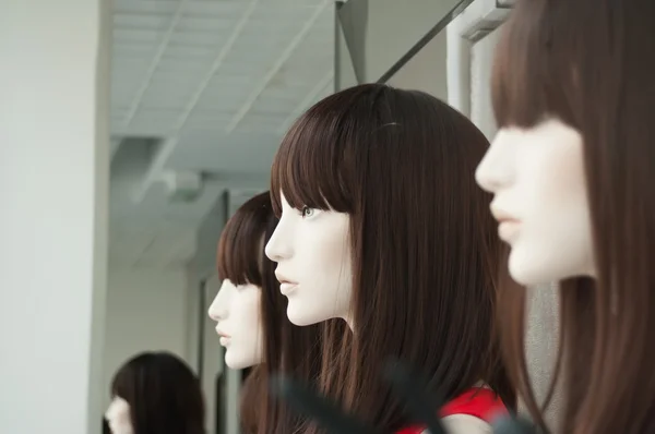 Mannequin in a women fashion shopping store — Stock Photo, Image