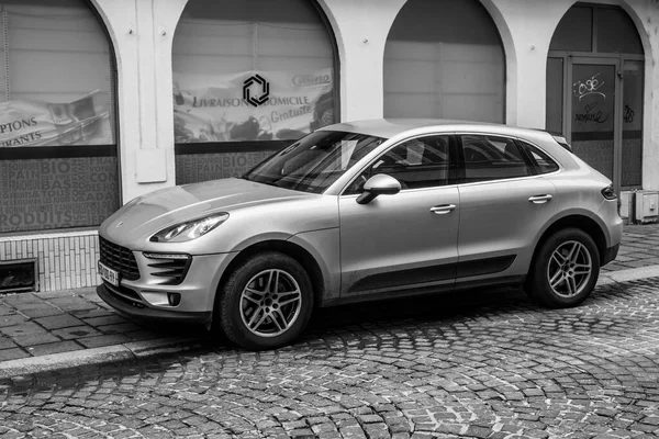 Mulhouse França Outubro 2020 Vista Perfil Porsche Macan Cinzento Estacionado — Fotografia de Stock