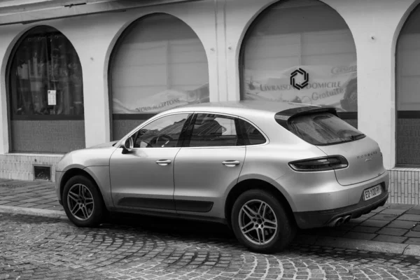 Mulhouse França Outubro 2020 Vista Perfil Porsche Macan Cinzento Estacionado — Fotografia de Stock