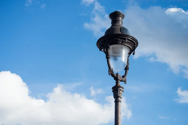 Gros Plan Lampadaire Quartier Montmartre Paris Sur Beau Fond Bleu — Photo