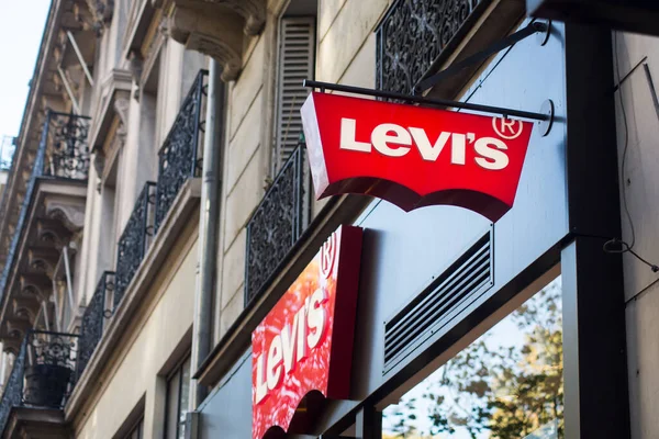 Paris França Outubro 2020 Fechar Logotipo Levi Frente Loja Rua — Fotografia de Stock