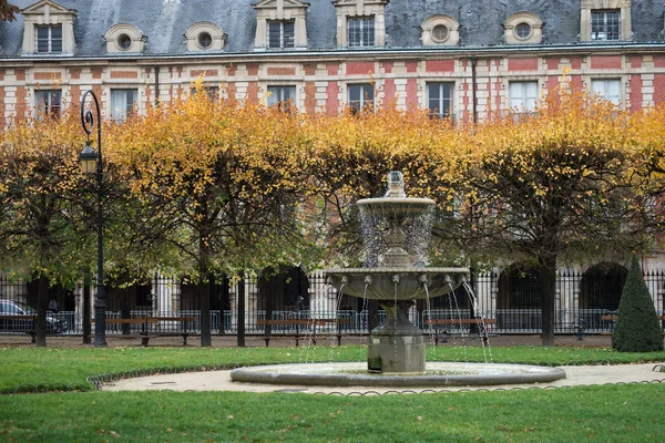 Vista Fuente Apedreada Plaza Los Vosgos París Otoño — Foto de Stock