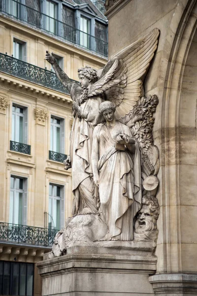 Paris Teki Opera Garnier Cephesinde Taşlanmış Heykelin Yakın Çekimi — Stok fotoğraf