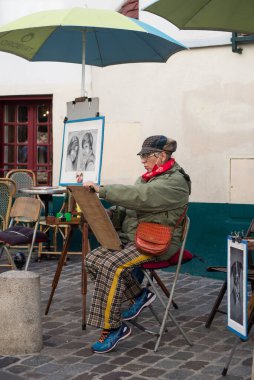 Paris - Fransa - 23 Ekim 2020 - Montmartre Mahallesi 'nde ressam portresi