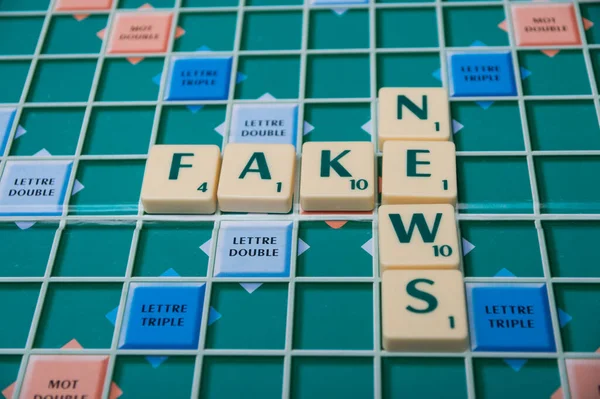 Mulhouse Prancis November 2020 Penutupan Huruf Scrabble Membentuk Kata Fake — Stok Foto