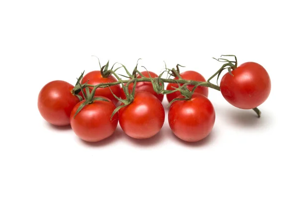 Fechar Tomates Cereja Orgânicos Sobre Fundo Branco — Fotografia de Stock