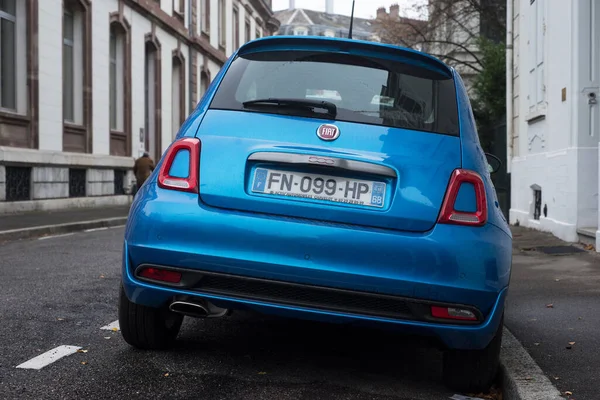 Mulhouse Francie Listopadu 2020 Zadní Pohled Modrý Fiat 500 Zaparkovaný — Stock fotografie