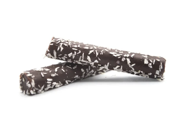 Κλείσιμο Σοκολατένιων Sticks Καρύδα Λευκό Φόντο — Φωτογραφία Αρχείου